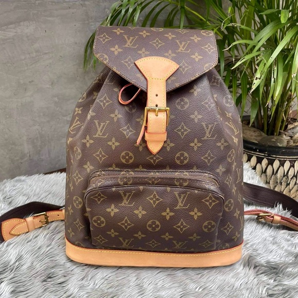 Louis Vuitton Handbags - LOUIS VUITTON BACKPACK 🎒GM